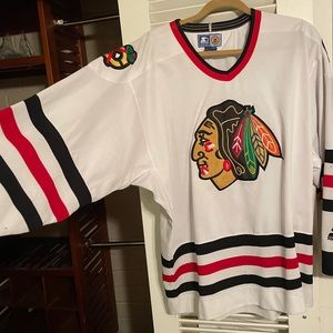 Men’s Blackhawks jersey size L
